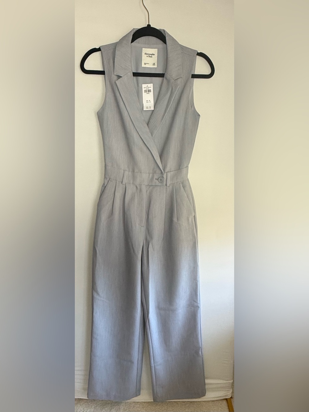Abercrombie & Fitch sleeveless jumpsuit • NWT • Women’s XS